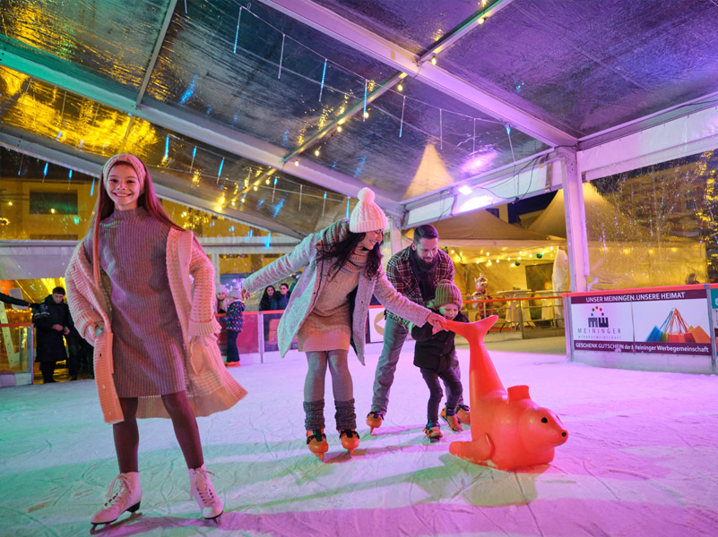 MEININGEN ON ICE –  11 Wochen Eislaufvergnügen auf dem Meininger Marktplatz